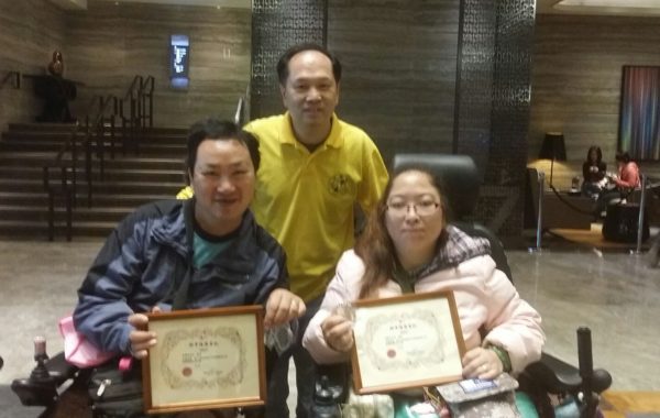有心人自製了4佰多條手鍊給慈善宴長者