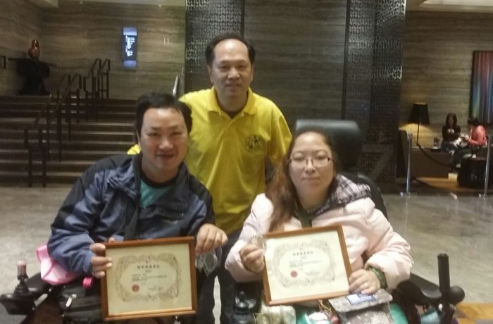 有心人自製了4佰多條手鍊給慈善宴長者