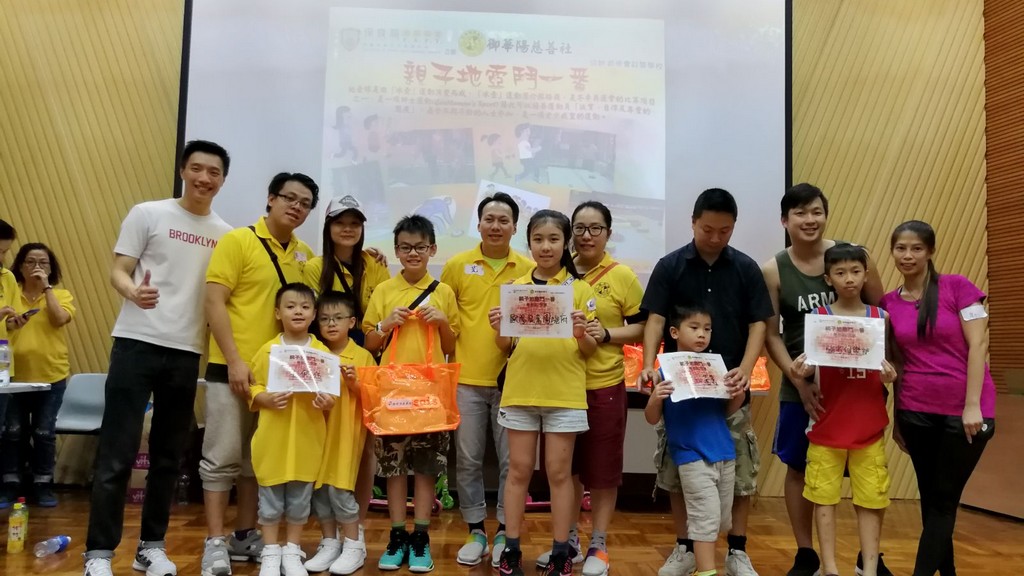 親子地壺鬥一番 得獎者及交換感謝狀拍照留念